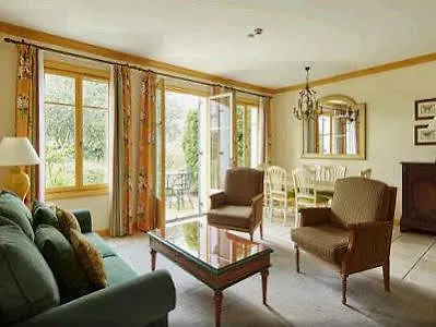 Hotel Marriott Village D'ille De France 5*