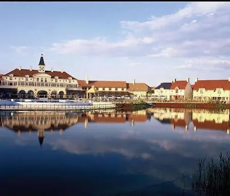 Hotel Marriott Village D'ille De France 5*