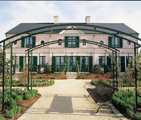 Hotel Marriott Village D'ille De France 5*